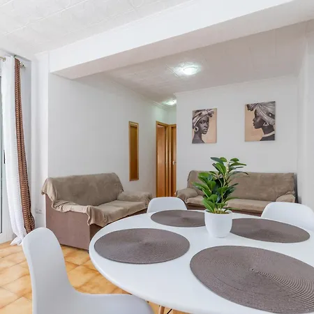 Larisa Apartment *